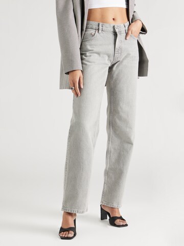 Gina Tricot Regular Jeans in Grey: front