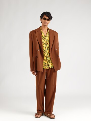 Lyle & Scott - Comfort Fit Camisa 'Wild Garden' em amarelo