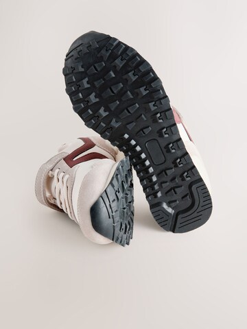 Next Сникърси в бяло