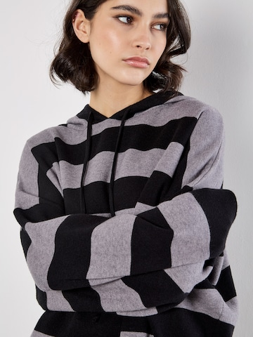 Pull-over ' ' Apricot en gris