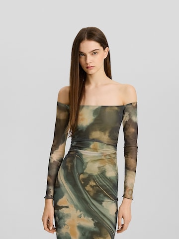 Rochie de la Bershka pe verde: față