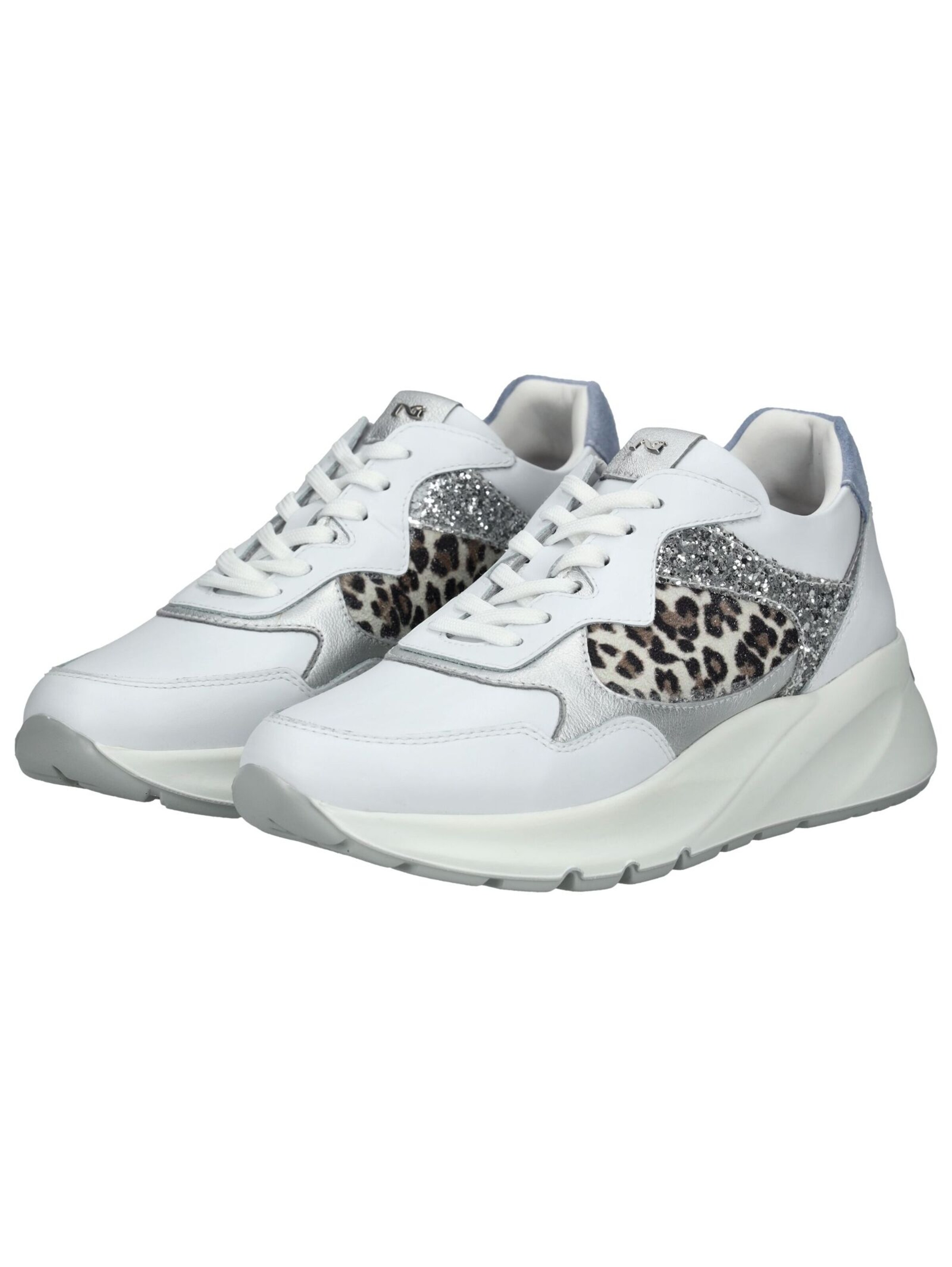 Baskets basses Nero Giardini en blanc