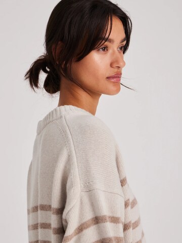 Gai+Lisva Oversized neulepaita 'Barbera' värissä beige