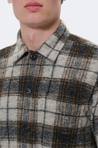 Coupe regular Chemise 'Pelton N Heritage' Matinique en beige