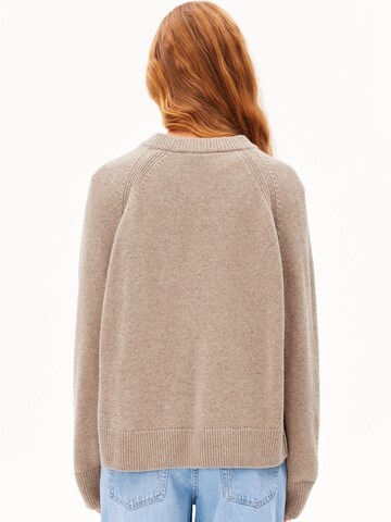 ARMEDANGELS Pullover in Braun