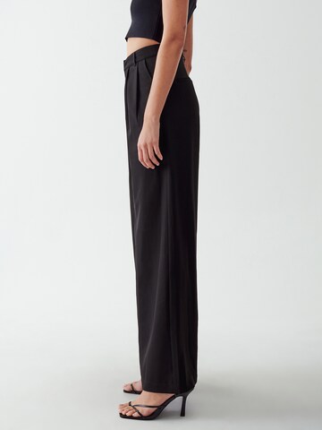 Calli Wide Leg Bundfaltenhose 'ISLA' in Schwarz