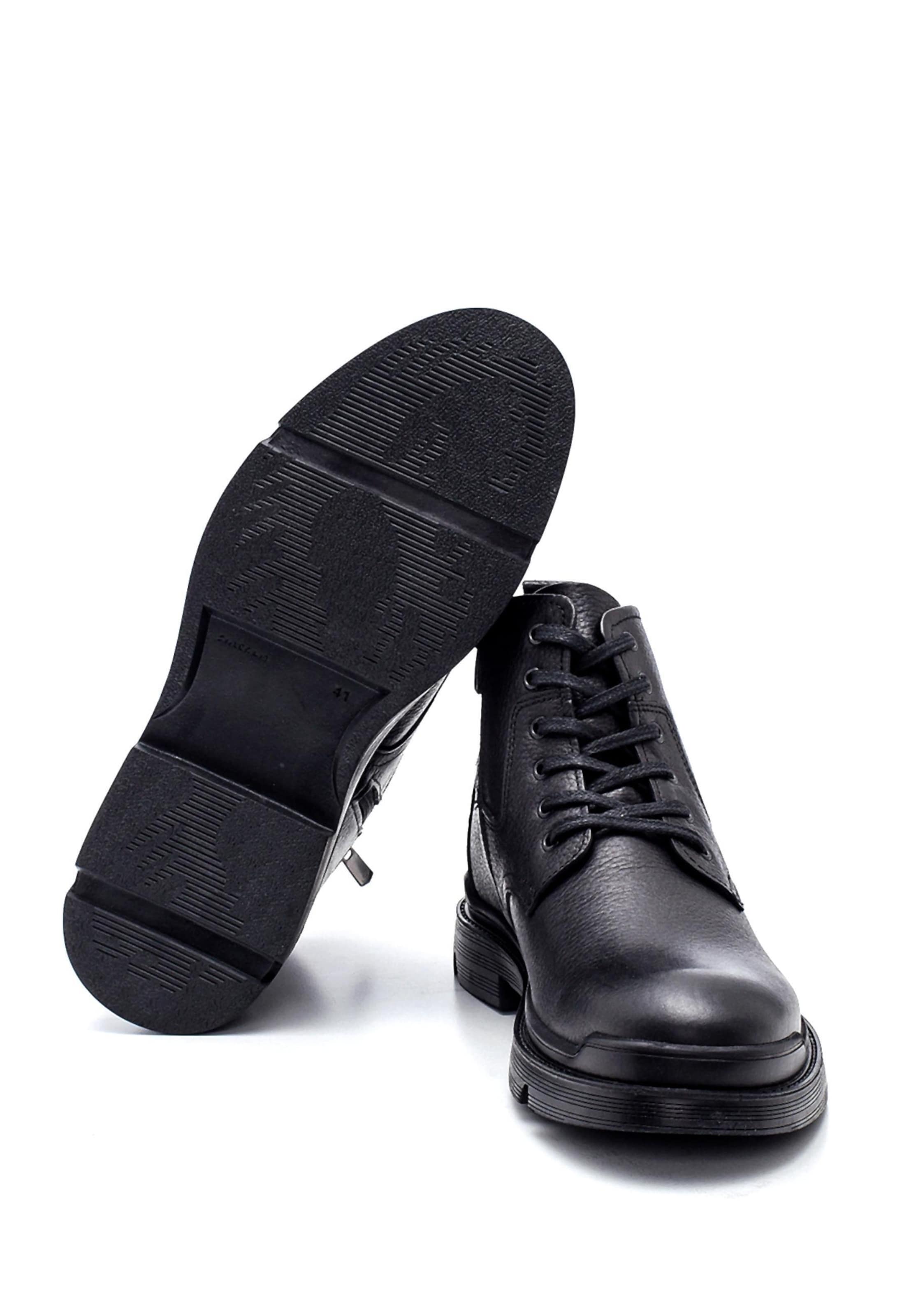 Boots stringati di Derimod in nero