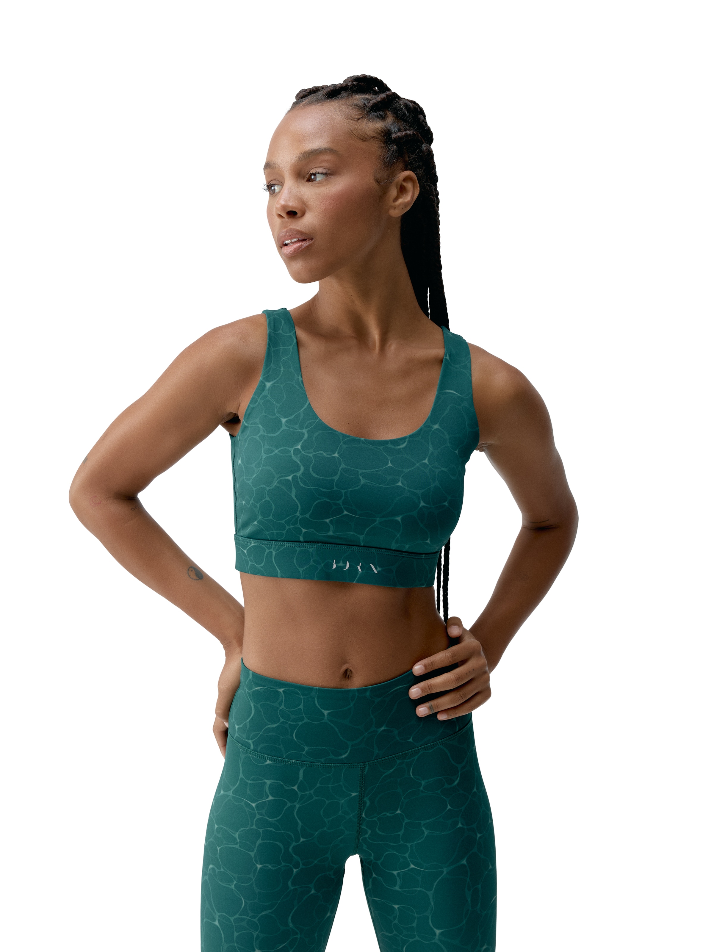 Born Living Yoga Bustier Sporttop 'Organic' in Groen: voorkant