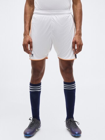 balta UNDER ARMOUR Standartinis Sportinės kelnės 'Challenger': priekis