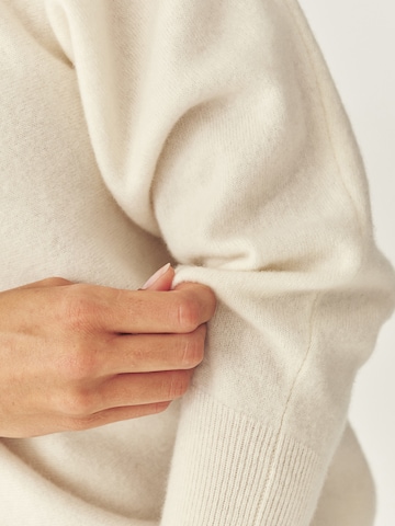TATUUM - Jersey 'LIVIA' en blanco