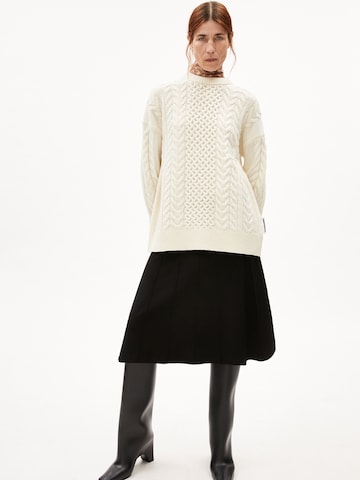 ARMEDANGELS Trui 'BERFINAA CABLE' in Beige: voorkant