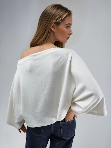 Busem Sweater in White
