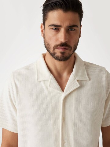GUESS Regular Fit Hemd in Beige