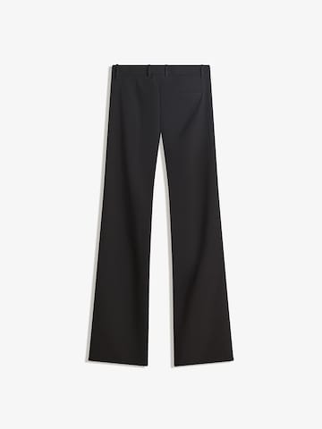 Bershka Bootcut Ráncos nadrág - fekete