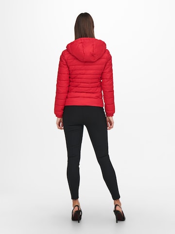 Veste mi-saison 'Tahoe' ONLY en rouge