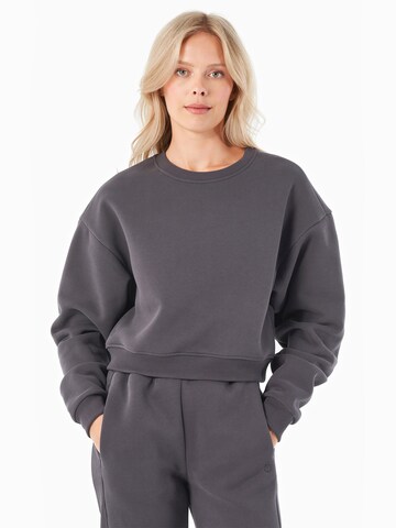 Organication Sweatshirt in Grau: Vorderseite