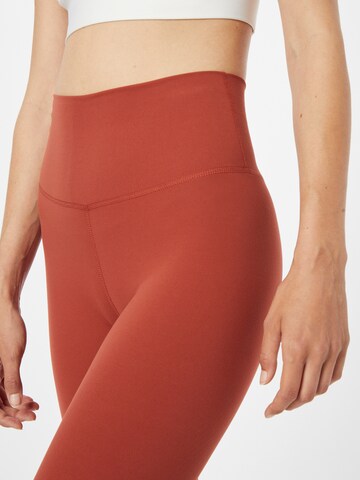 Skinny Pantalon de sport NIKE en marron