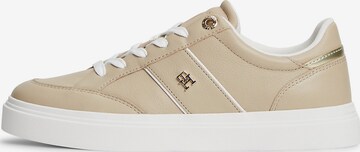 Baskets basses TOMMY HILFIGER en beige : devant