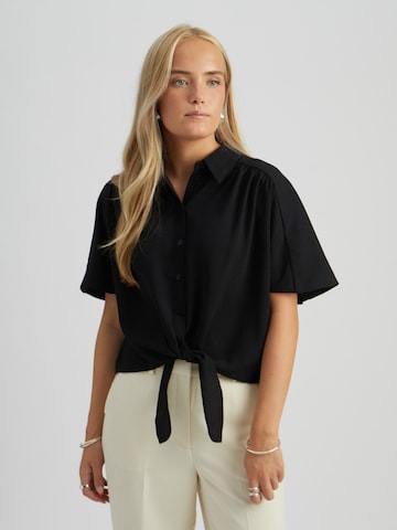 Camicia da donna 'Rosamund' di Peppercorn in nero: frontale