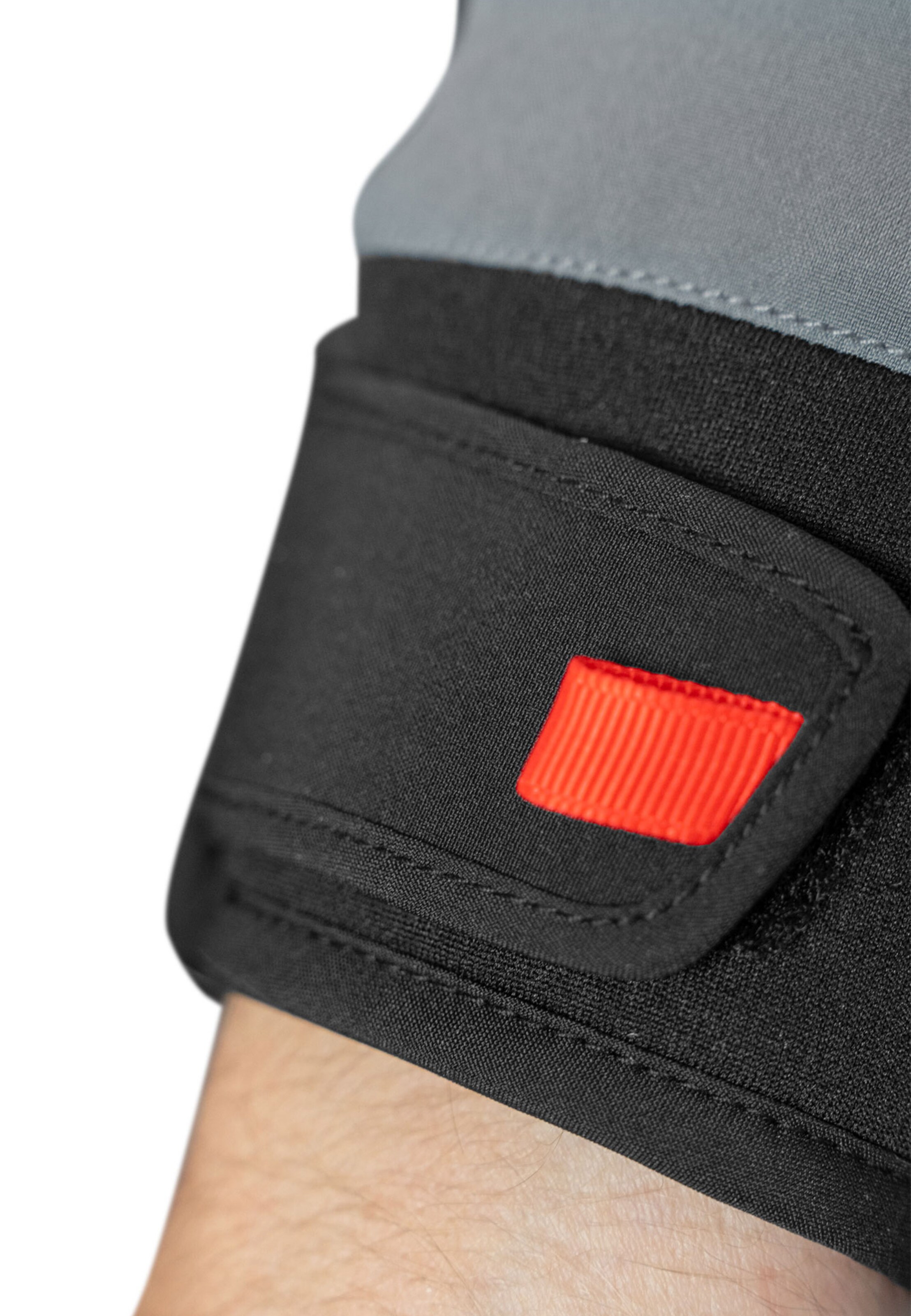 REUSCH Sporthandschuhe 'Venom' in Rot