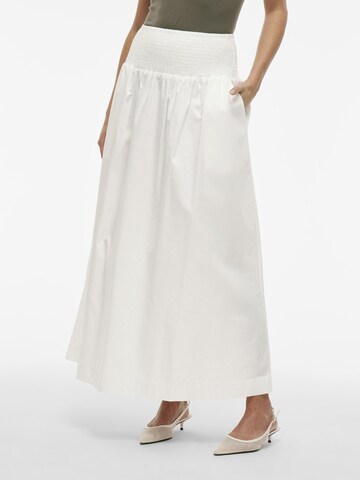 VILA Skirt in White: front