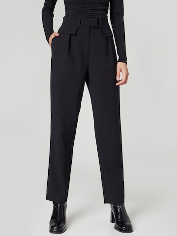 Guido Maria Kretschmer Women Regular Pleat-Front Pants 'Tasha' in Black: front