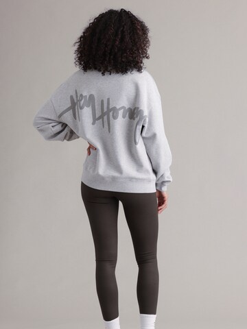 Hey Honey Sweatshirt 'Reflect' in Grau