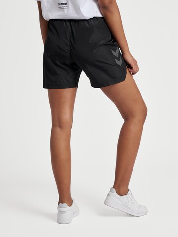 Hummel Regular Shorts in Schwarz