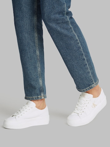 Calvin Klein Jeans Низкие кроссовки в Белый: спереди