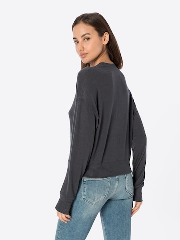 Pull-over Abercrombie & Fitch en gris