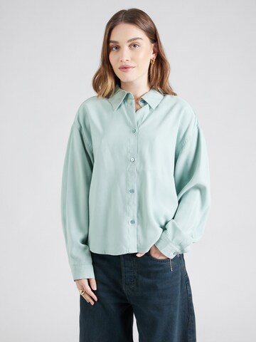 ONLY Blouse 'ONLARIS' in Green: front