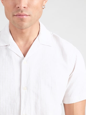 JJ Rebel Средняя посадка Рубашка 'JREBMOSS SUNNY' в Бежевый