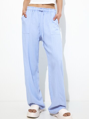 Pull&Bear Loose fit Pants in Blue: front