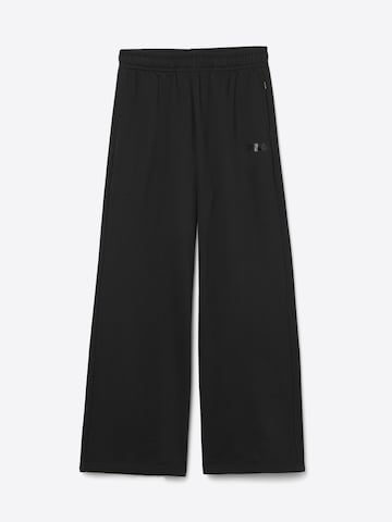 regular Pantaloni 'CALICE regular wide graphic sweat pants' di FILA in nero