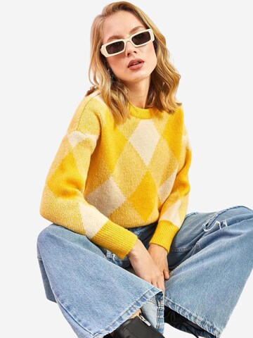 Bianco Lucci Sweater in Yellow