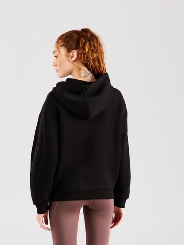 GUESS - Camiseta deportiva 'BRENDA' en negro