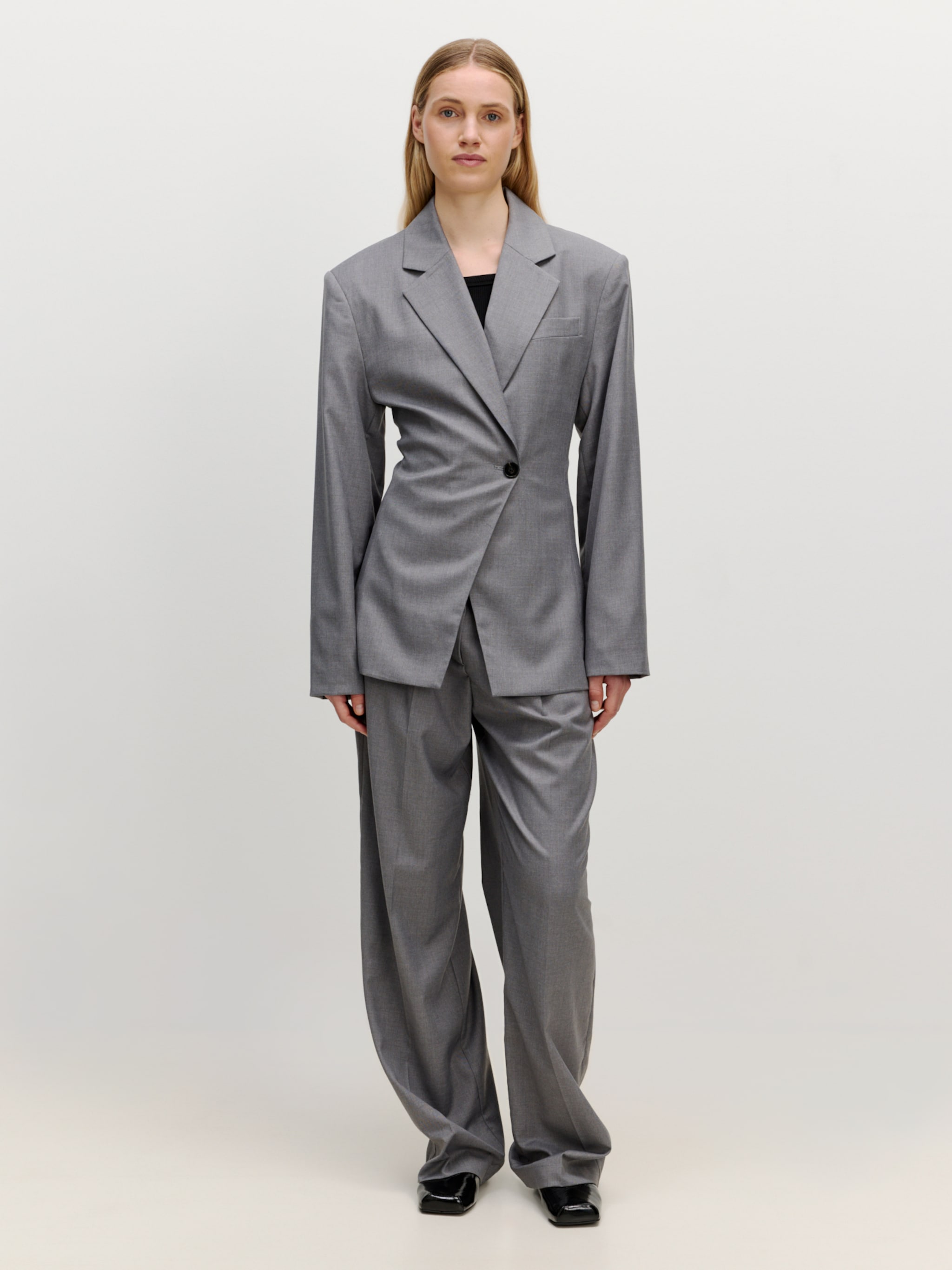 EDITED Produits Blazer 'Arzu' gris foncé