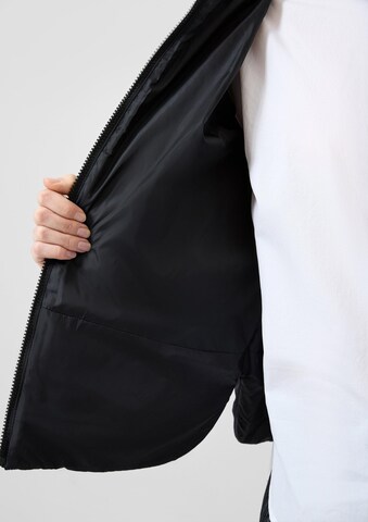 QS Between-Season Jacket in Black: side