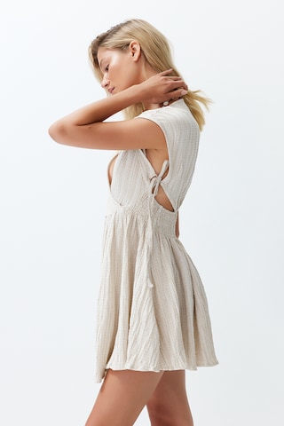 Trendyol Kleid in Beige