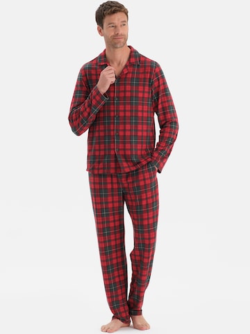 Dagi Pitkä pyjama värissä punainen: etupuoli