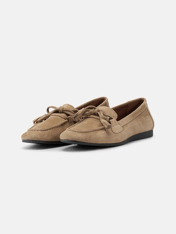 VAGABOND SHOEMAKERS Mokkasiina 'Hillary' värissä ruskea