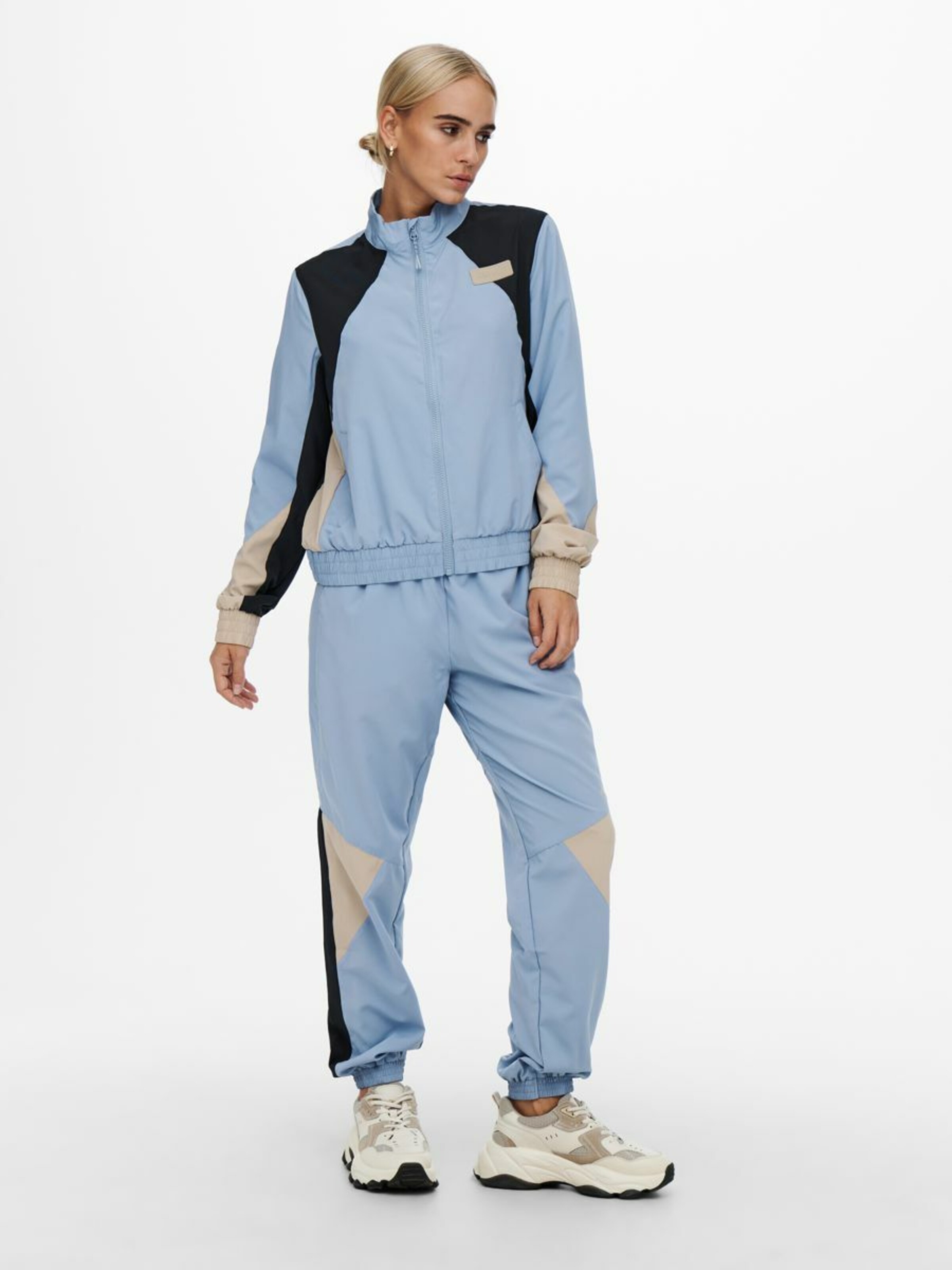 Frauen Sportarten ONLY PLAY Sportjacke 'Jea' in Hellblau - PN25908 Frauen Sportarten ONLY PLAY Sportjacke 'Jea' in Hellblau - PN25908