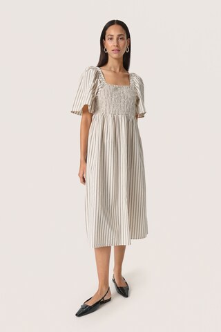 Robe 'Anvitte' SOAKED IN LUXURY en beige