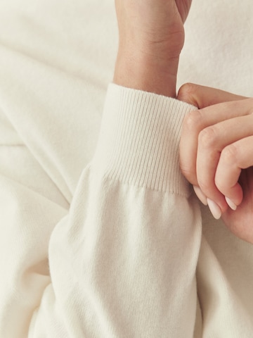 TATUUM Sweater in White