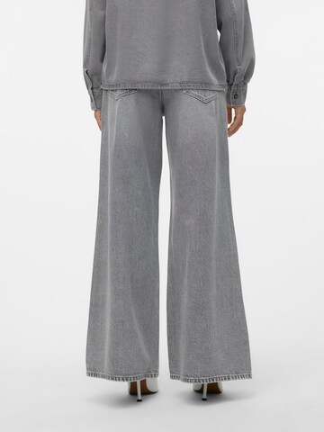 Loosefit Jeans '10317636' di VERO MODA in grigio