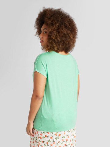 Vero Moda Curve T-shirt 'AYA' i grön