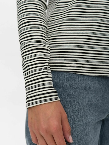 Maglietta 'NUSEMMA' di NÜMPH in nero