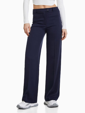 Bershka Wide leg Pleated Pants in Blue: front