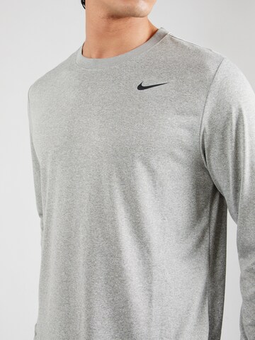 NIKE - Camiseta funcional en gris