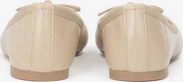 Ballerina di Kazar in beige